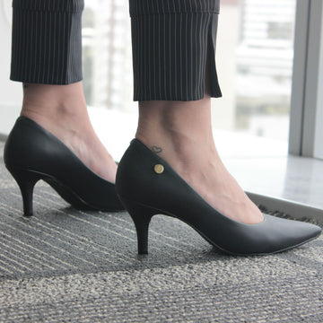 Vizzano 1185-702 Pointy Toe Pump in Black Napa